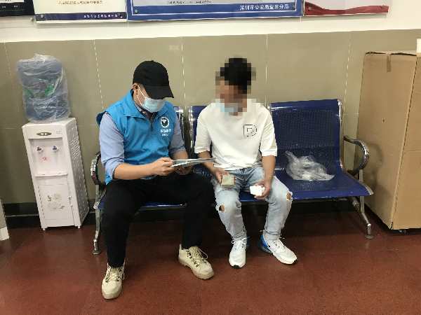 禁毒社工與服務對象面談.jpg