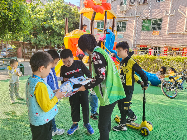 發(fā)放宣傳折頁.jpg