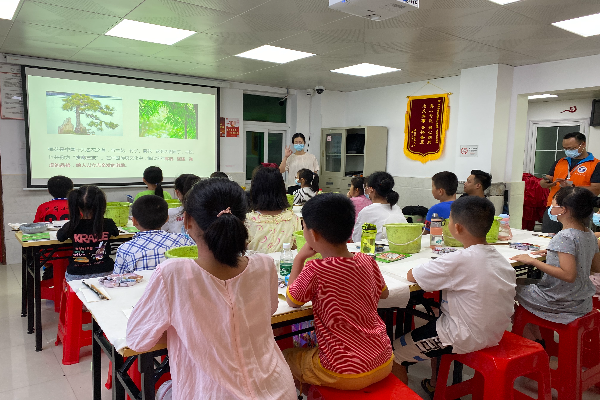 老師介紹中國傳統文化.jpg