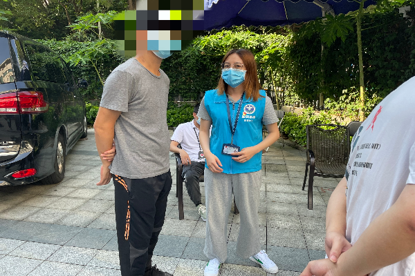 社工與吸毒人員面談.jpg