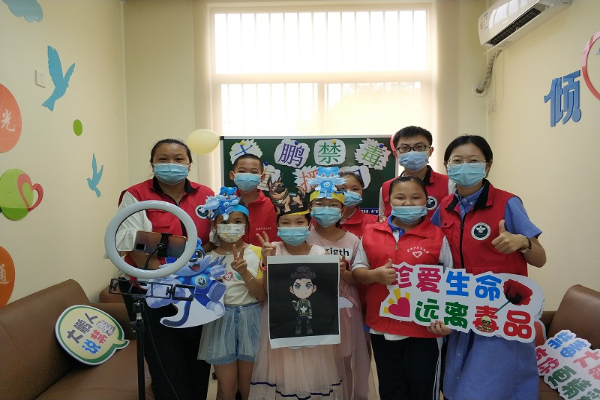 “大鵬禁毒直播間”活動合影.jpg
