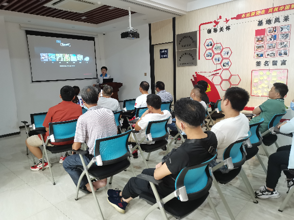 禁毒社工開展禁毒志愿者培訓.jpg