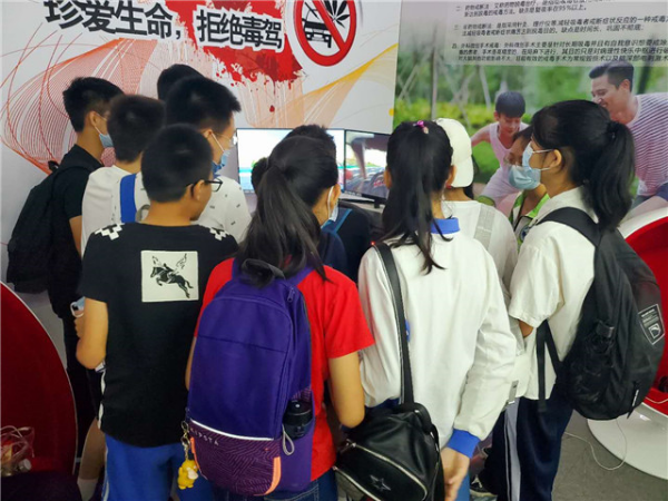 圖為學生體驗毒駕.jpg