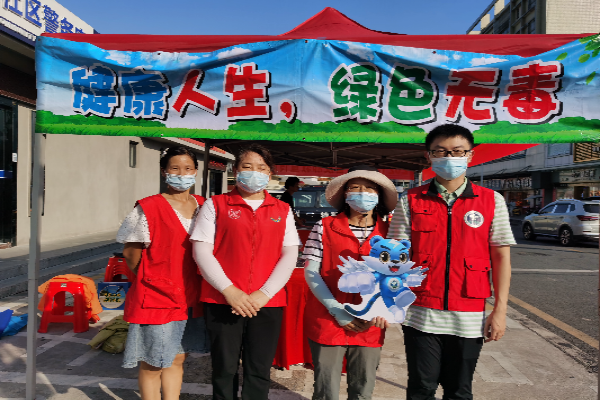 現場工作人員合影留念.jpg