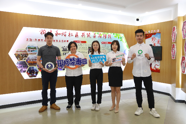 禁毒社工為龍華街道“我為禁毒代言”.jpg