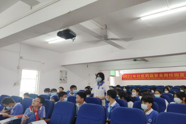 圖為學生積極參與有獎競答環(huán)節(jié).jpg