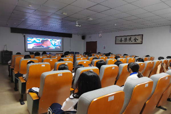 觀看禁毒宣傳片.jpg