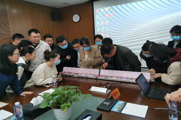 企業員工觀看仿真毒品.jpg