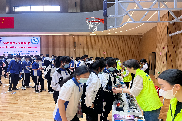 5、學生體驗毒品戒斷反應.jpg