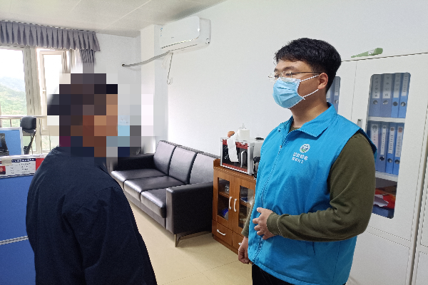 禁毒社工對戒毒(康復)人員進行疏導 (1).jpg