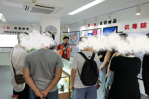 禁毒社工為社矯人員講解毒品危害.jpg