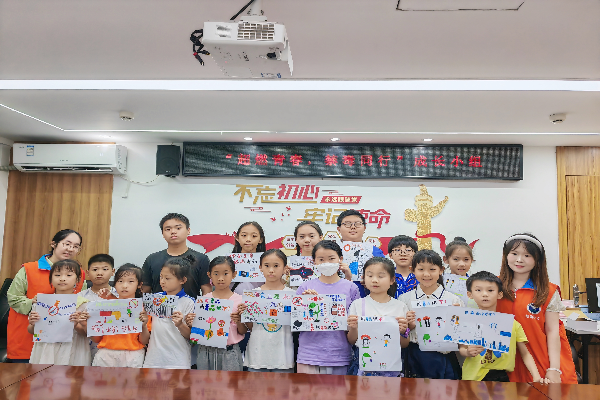 小組成員展示作品大合照.jpg